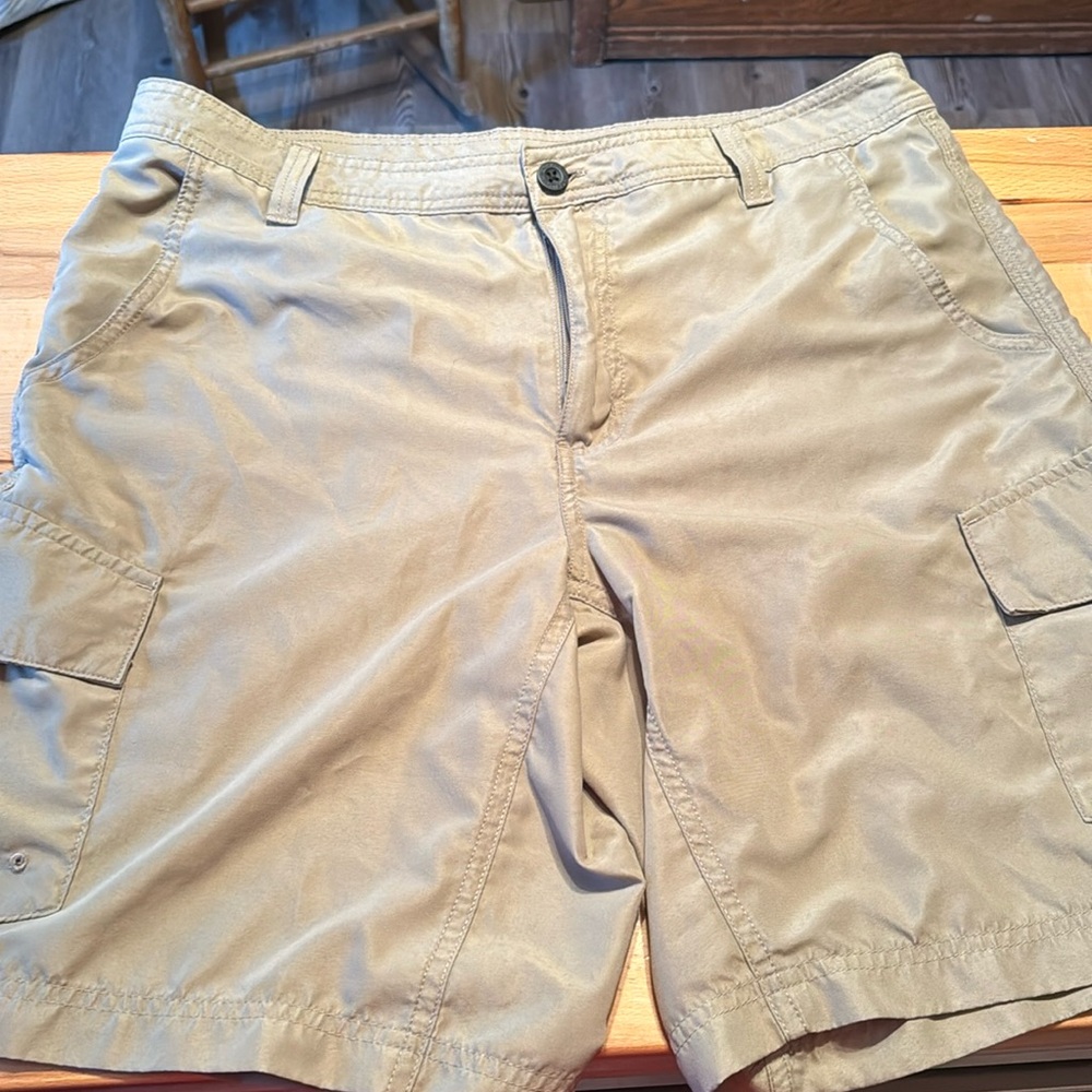 NWOT Men’s Magellan Cargo Shorts
